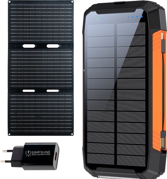 Set met een zwarte solar powerbank met oranje accenten, opvouwbaar zonnepaneel en wandadapter.
