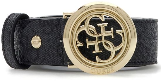 Zwarte Guess riem met grijs logo patroon en grote goudkleurige gesp met Guess logo.