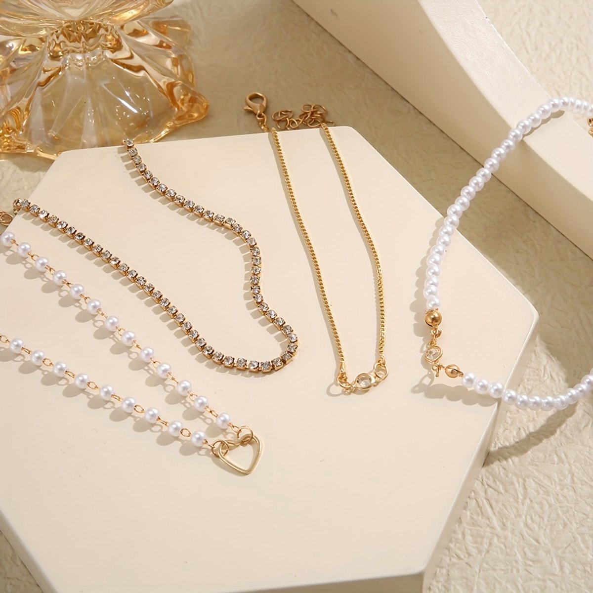 Sjika - Gouden Armbandenset Dames – 4 Delige Set met Parels, Hartje & Zirkonia – Luxe Layered Armbanden – Verstelbaar - Cadeau voor haar