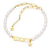Gouden 'LUCKY' armband met parels en sterbedel.