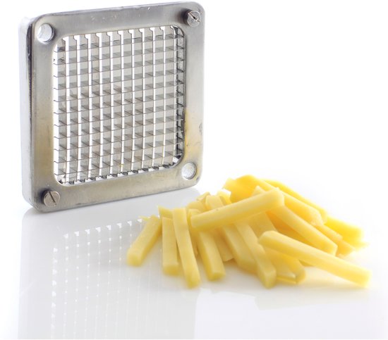 RVS fritessnijder met vierkant raster en hoopje gesneden frietjes ernaast.