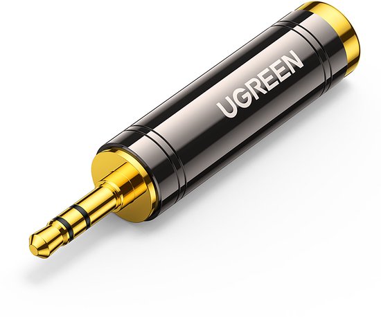 Zwarte Ugreen audio-adapter met gouden 3,5 mm mannelijke plug en 6,35 mm vrouwelijke aansluiting.