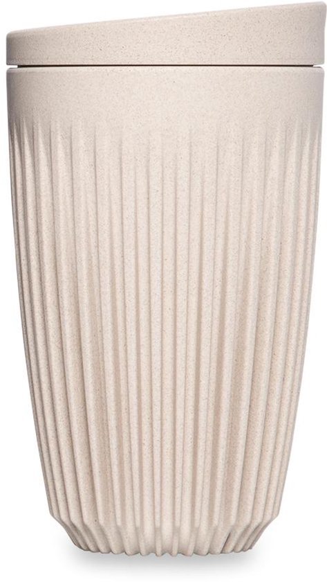 Natural HuskeeCup 12oz beker met deksel, met ribbelpatroon.
