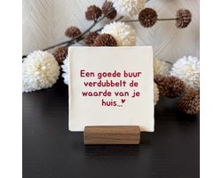 Hartjespost | Tegeltje Een goede buur verdubbelt de waarde van je huis, wit, roze | tegeltjes met tekst | spreuktegel | tegeltjeswijsheden | decoratie | liefde | goud | alles is liefde | cadeau | brievenbus cadeau | 10x10