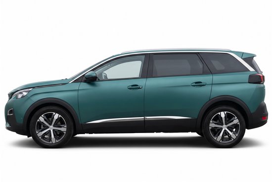 Zij-aanzicht van een groene Peugeot 5008 SUV met zilveren dakrails en chromen accenten.