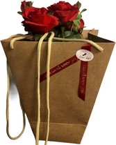 Valentijn - Valentijnpakket - Kartonnen tasje met zijden lint "Speciaal voor jou"- Bosje rode rozen van zijde - Doosje bonbons - PVC hartje met snoep - In cadeauverpakking met gekl