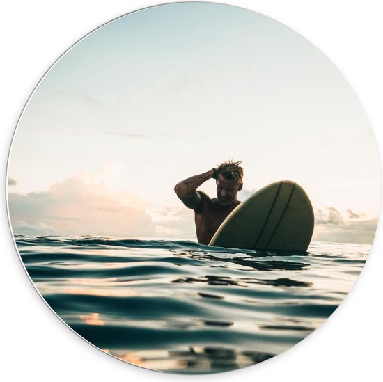 Forex Wandcirkel - Surfer in de Zee - 70x70cm Foto op Wandcirkel (met ophangsysteem)