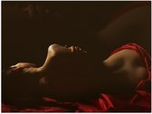 Poster – Naakte Vrouw gewikkeld in Rood - 40x30cm Foto op Posterpapier