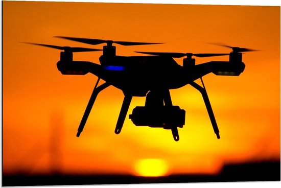 Dibond - Silhouet van Drone bij Zonsondergang - 90x60cm Foto op Aluminium (Wanddecoratie van metaal)