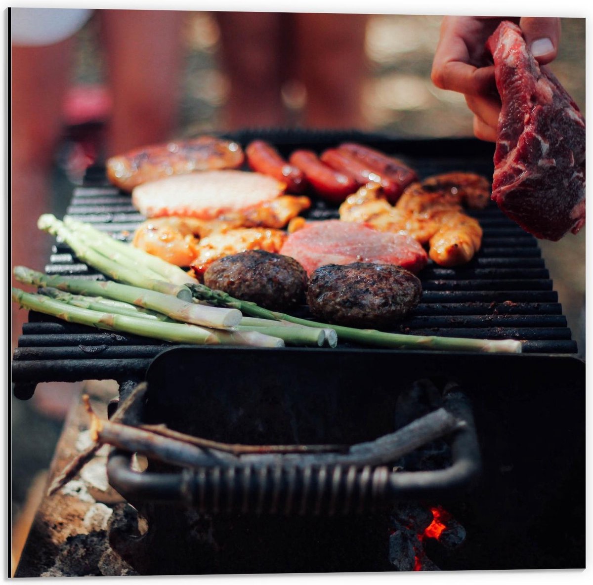 Dibond - Vlees op de Barbecue - 50x50cm Foto op Aluminium (Met Ophangsysteem)