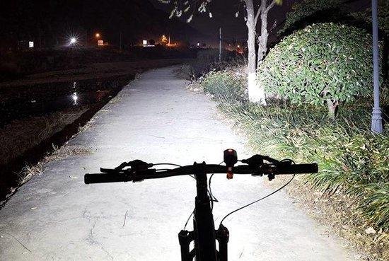 LED-fietsverlichting (VOORLICHT) - 450 Lumen - voor fietsen, E-steps/scooters en E-bikes — afbeelding 4