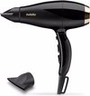 Zwarte BaByliss föhn met gouden accenten en een zwarte blaasmond ernaast.