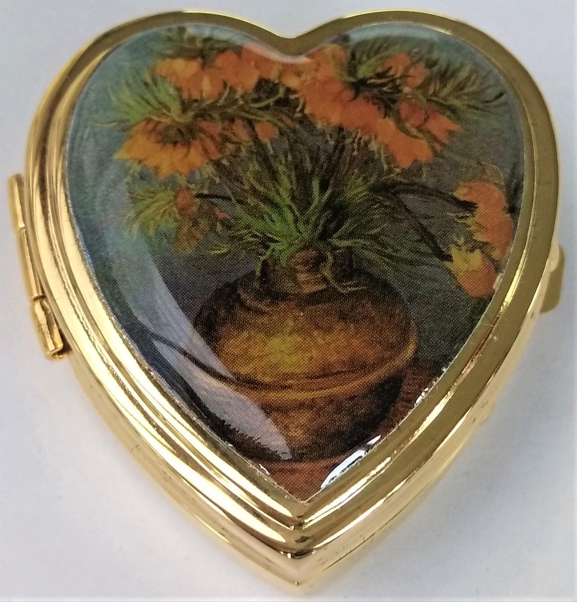 Zeeuws Meisje - Luxe Pillendoosje -hartvorm - messing verguld met echt laagje goud - afbeelding Keizerskroon oranje bloemen Vincent van Gogh