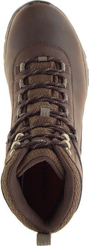 Bovenaanzicht van een bruine leren Merrell wandelschoen met donkerbruine veters.