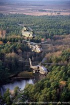 Schilderij Defensie Helikopters boven de bossen - Plexiglas - Apache, Chinook en Cougar - 70 x 100 cm