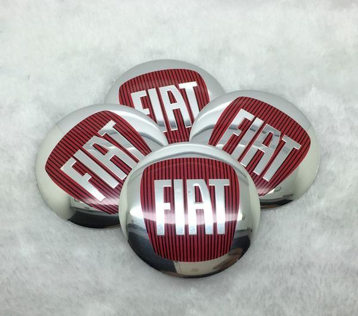 Set van 4 Fiat stickers 57mm - Velgen - Winterbanden - Velg - All season banden - Naafdoppen -Naafkappen -Ontvochtiger - Ruitenkrabber - Vorst - Regen - stickers - logo - embleem - Niwori