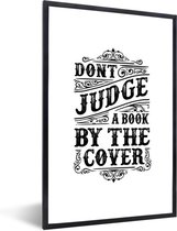 Citation Ne jugez pas un livre par la couverture avec fond blanc 60x90 cm |  bol.com