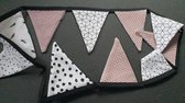 Babyslinger met 10 vlaggetjes / wimpels - Vlaggenlijn - babykamer versiering - Baby vlaggetjes - Kraamcadeau - Babyshower