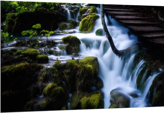 Dibond - Watervallen met een Brug - 150x100cm Foto op Aluminium (Met Ophangsysteem)