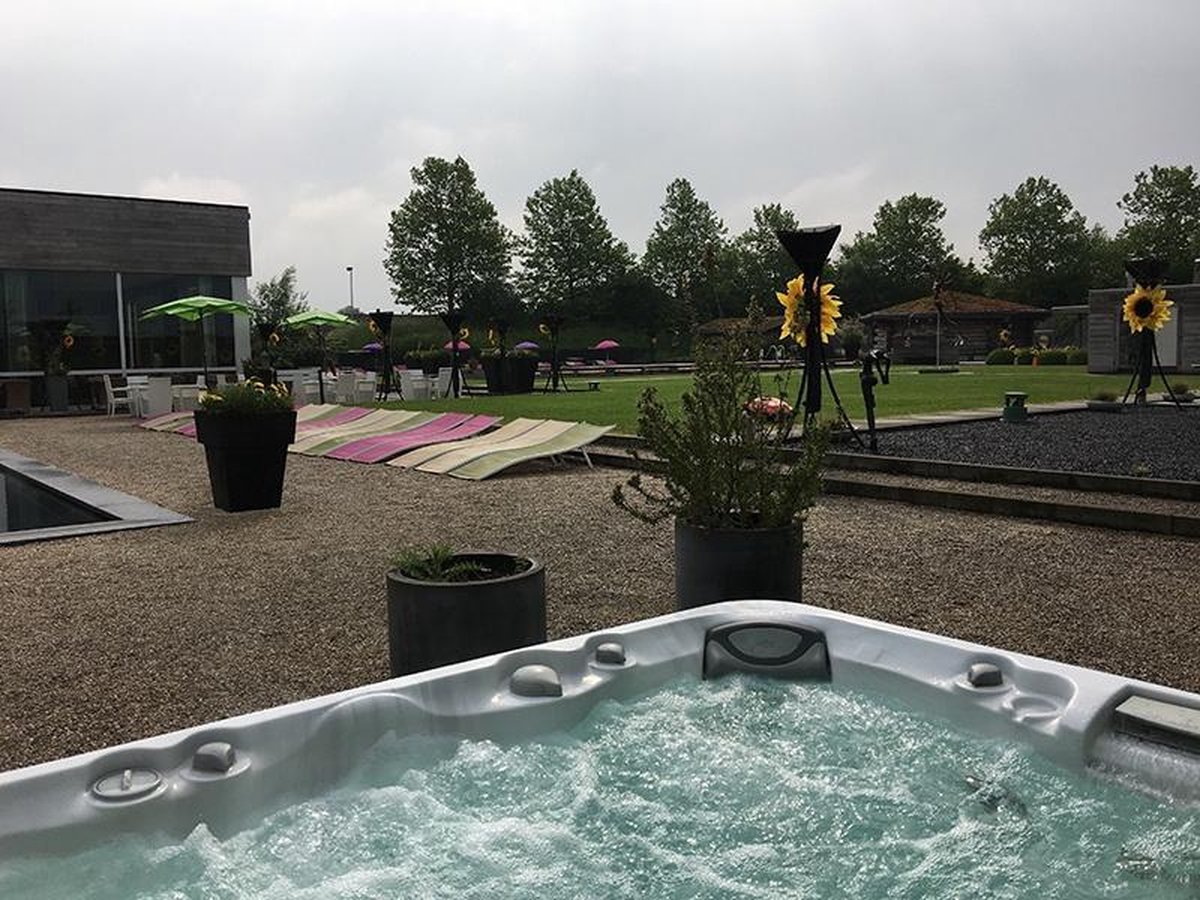 Bongo Bon - Ontspannen met een glaasje bubbels bij Thermen R Cadeaubon