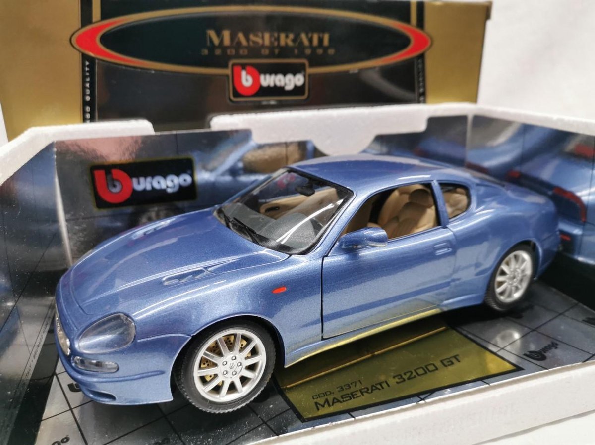 Maserati 3200 GT Coupe - döküm modeli - BBurago 18-12031
