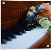 Tuinposter – Rozenboeket op Piano - 50x50cm Foto op Tuinposter  (wanddecoratie voor buiten en binnen)