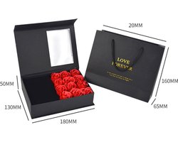 Valentijn Rozen Giftbox - Met 12x rode zeeprozen met Hartje ketting  I  Love you kado Bloemen doos - valentijnsdag - Moederdag - Kerst kado - Liefde cadeau - longlife zeep rozen - Valentijn