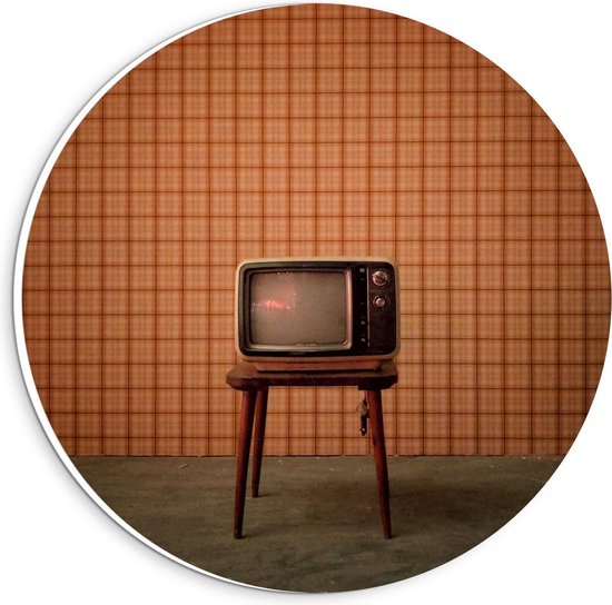 Forex Wandcirkel - Oude Televisie op Krukje voor Oranje Muur - 20x20cm Foto op Wandcirkel (met ophangsysteem)