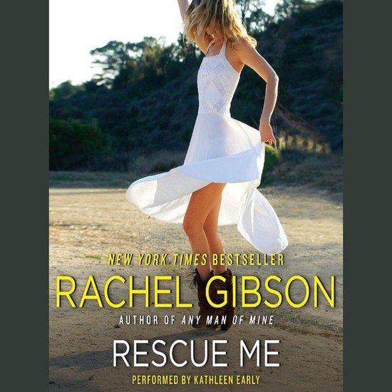 Vrouw in een witte jurk en bruine laarzen danst buiten op de cover van het boek Rescue Me van Rachel Gibson.