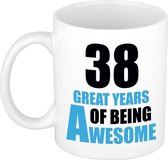 38 great years of being awesome cadeau mok / beker wit en blauw