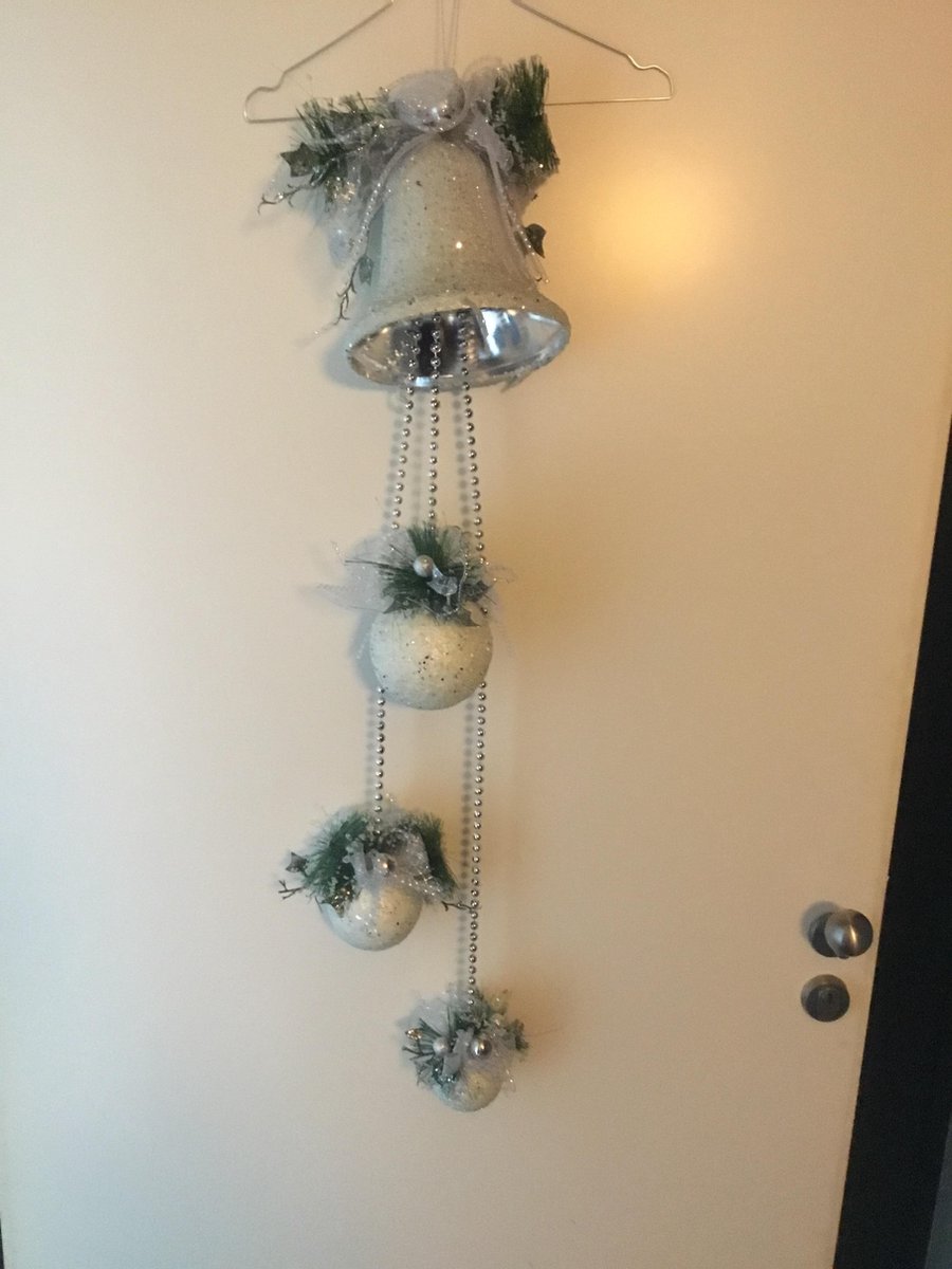 Decoratief kersthangornament klok en ballen