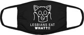 Lesbians eat, what!? mondkapje | vrouwen | relatie | getrouwd | gezichtsmasker | bescherming | bedrukt | logo | Zwart mondmasker van katoen, uitwasbaar & herbruikbaar. Geschikt voo