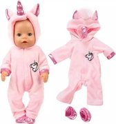 Poppenkleertjes - Geschikt voor Baby Born - Eenhoorn onesie met schoentjes - Roze - Met capuchon - Pyjama