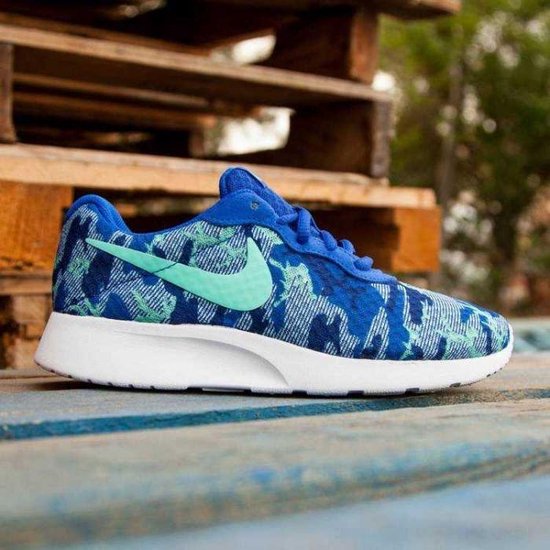 Nike Tanjun Dames Sneakers - Print - Blauw/Wit - Maat 38 | bol.com