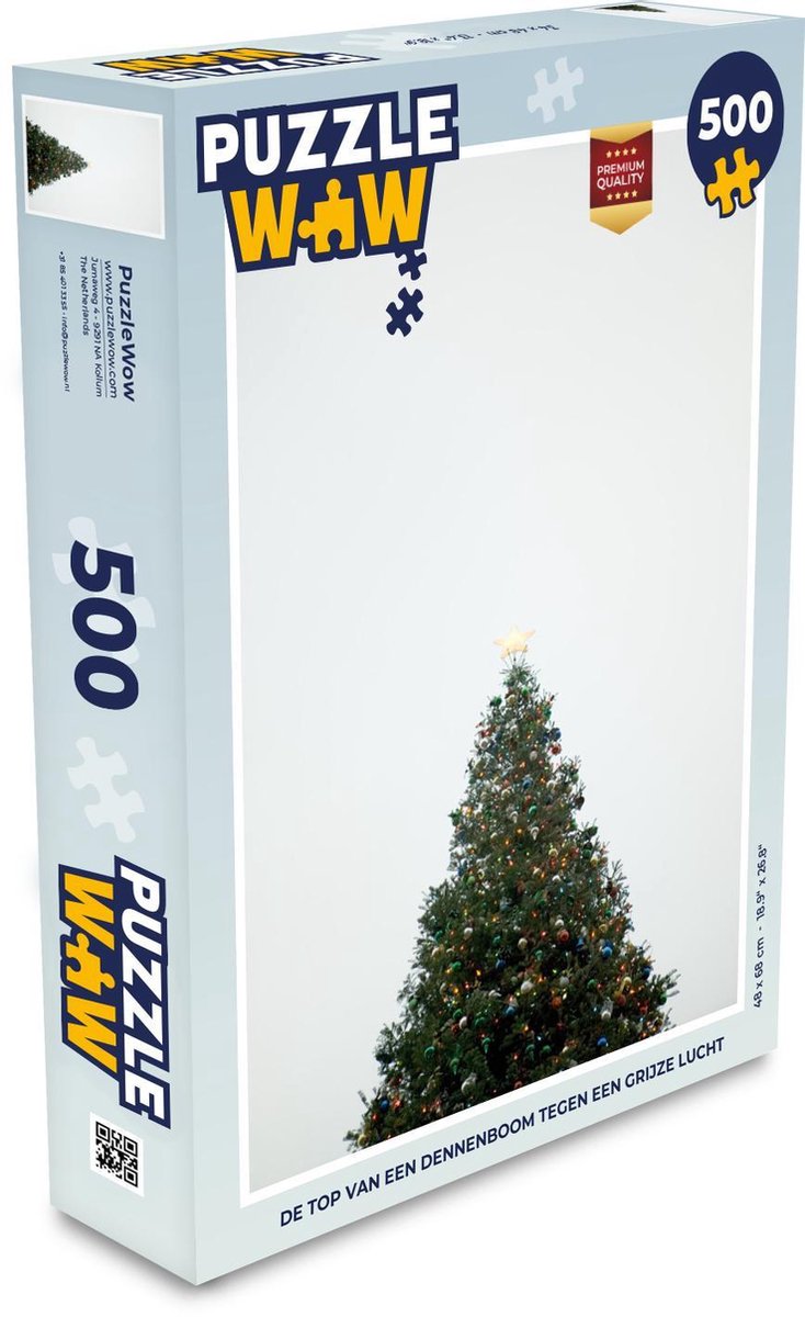 Afbeelding van product Puzzel 500 stukjes Denneboom - De top van een dennenboom tegen een grijze lucht - PuzzleWow heeft +100000 puzzels