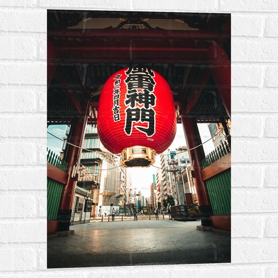 Muursticker - Mega Rode Lampion met Chinese Tekens in Grote Stad - 50x75 cm Foto op Muursticker