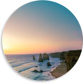 PVC Schuimplaat Muurcirkel - Oceaan - Zee - Stenen - Rotsen - Berg - Water - Kleuren - 50x50 cm Foto op Muurcirkel (met ophangsysteem)