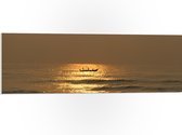PVC Schuimplaat- Oceaan - Zee - Bootje - Mensen - Zonlicht - 90x30 cm Foto op PVC Schuimplaat