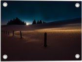 Tuinposter – Landschap - Sneeuw - Paaltjes - Bomen - Zonsondergang - 40x30 cm Foto op Tuinposter (wanddecoratie voor buiten en binnen)