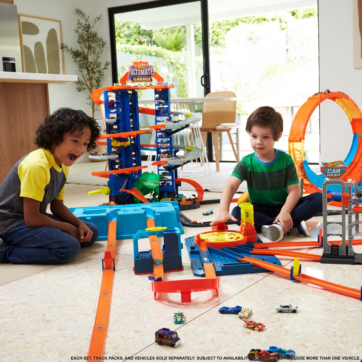 Hot Wheels Circuit motorisé en 8, coffret de jeu pour petites voitures avec  pistes, jouet pour enfant, GGF92