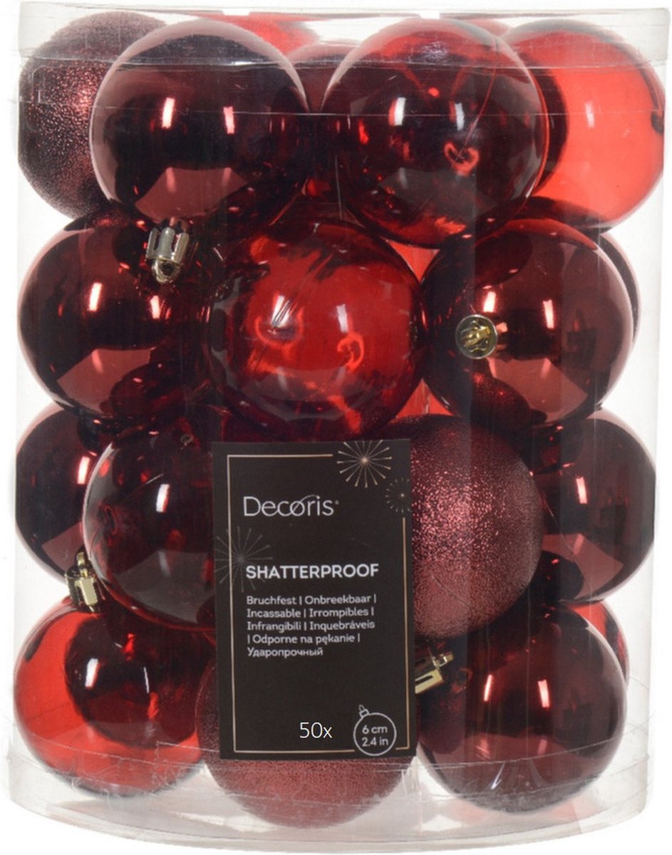 Donkerrode kunststof kerstballen van Decoris - 50 stuks - 6 cm.