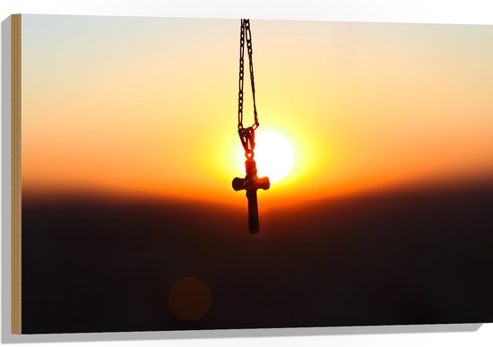 Hout - Kerkelijk Kruis Hangend aan Ketting tegen Fel Zonlicht - 90x60 cm - 9 mm dik - Foto op Hout (Met Ophangsysteem)