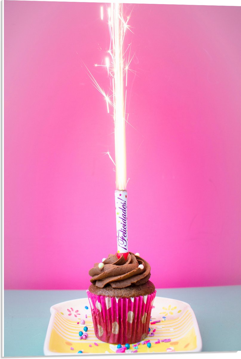 PVC Schuimplaat - Verjaardagscupcake met Chocolade Topping en Fontein - 50x75 cm Foto op P