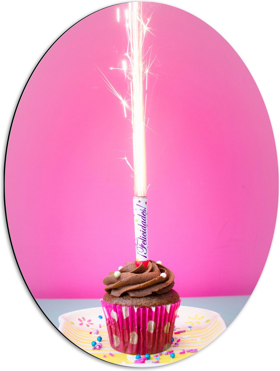 Dibond Ovaal - Verjaardagscupcake met Chocolade Topping en Fontein - 51x68 cm Foto op Ovaa