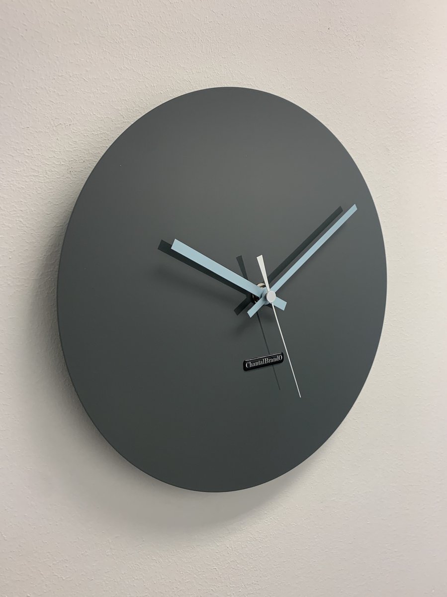Wandklok CHANTALBRANDO -- MOONTAN GREY NARDO -- MODERN DESIGN -- MADE IN HOLLAND