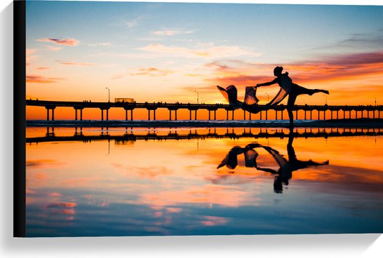 Canvas - Persoon - Water - Dansen - Brug - Lucht - 60x40 cm Foto op Canvas Schilderij (Wanddecoratie op Canvas)