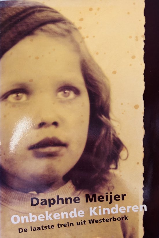 Boekcover met close-up van een jong meisje met donker haar, 'Daphne Meijer Onbekende Kinderen' en 'De laatste trein uit Westerbork'.