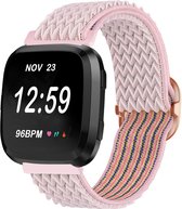 Nylon Smartwatch bandje - Geschikt voor Fitbit Versa / Versa 2 elastisch bandje - roze - Strap-it Horlogeband / Polsband / Armband