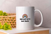 Mok Spread Love Not Hate - Gay - Pride - LGBTQ - Equality - Proud Love - Queer - Rainbow - Gift - Cadeau - Cute - Straight