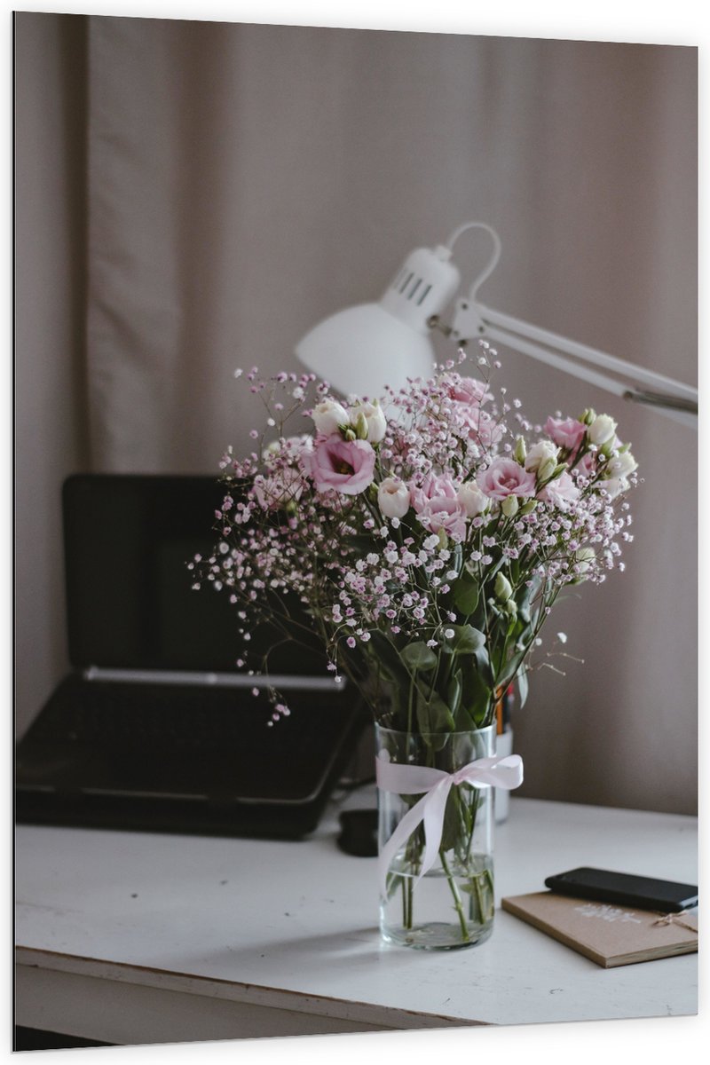 Dibond - Bloemen - Boeket - Water - Strik - Lamp - Telefoon - Bureau - Laptop - 100x150 cm Foto op Aluminium (Wanddecoratie van metaal)